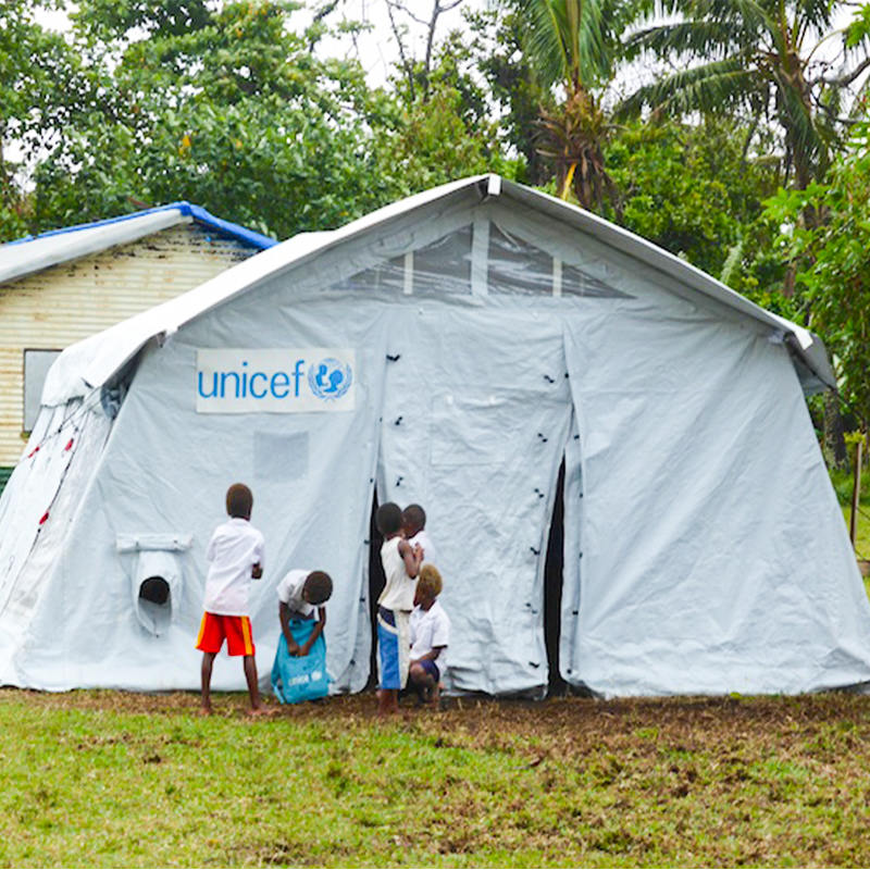 UNICEF standard 42m² multifunktionelt hubtelt med integreret/aftageligt skyggedæksel